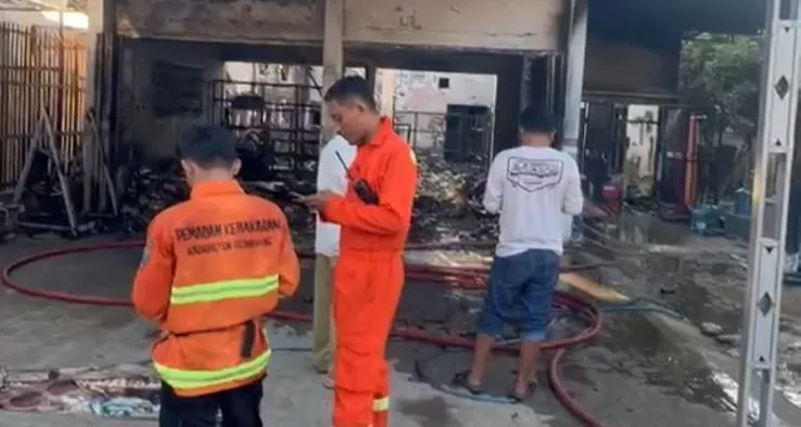 Korsleting Listrik Diduga Picu Kebakaran Hebat Bengkel di Rembang, Kerugian Capai Rp 1,5 Miliar
