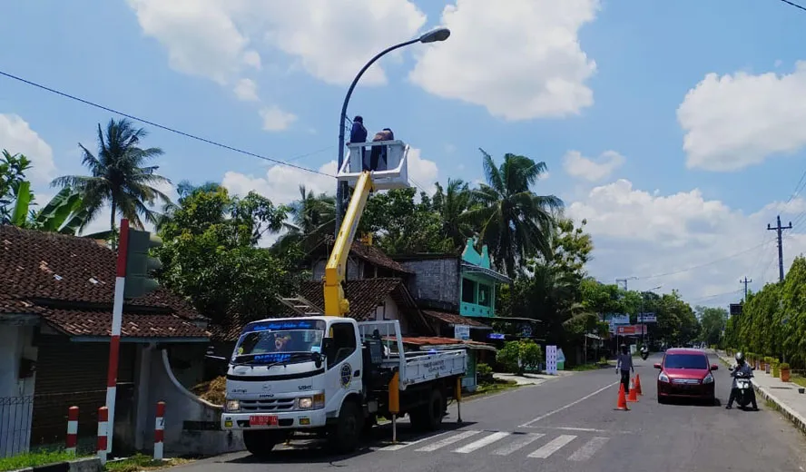Mencapai Rp25 Juta per Titik, 40 PJU Baru dari APBN Kini Terangi Jalan Nasional Blora-Cepu