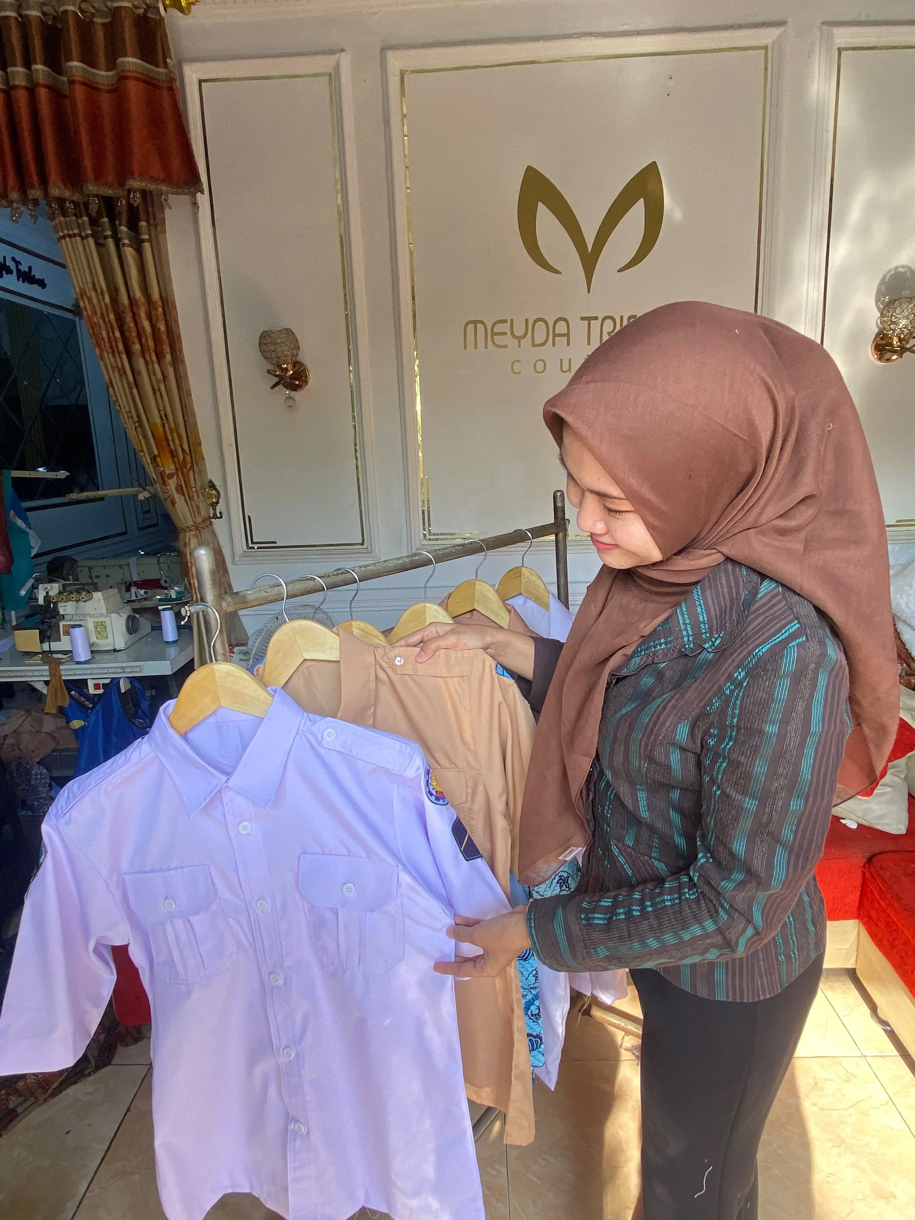 Tahun Ajaran Baru Mendekat, Pelaku Usaha Busana di Pati Kebanjiran Orderan