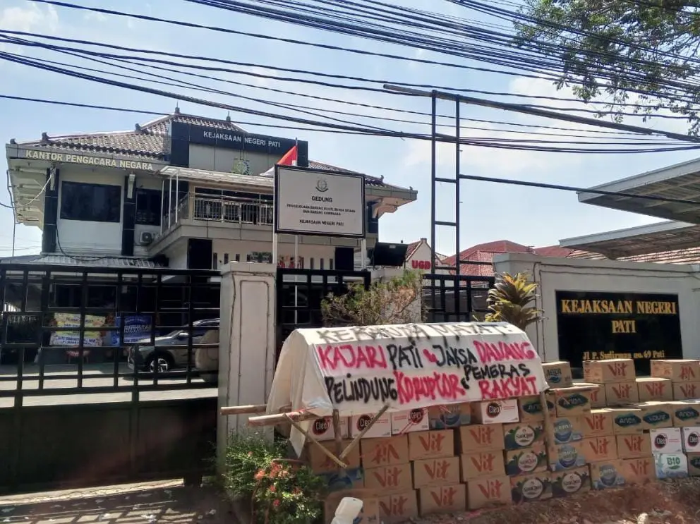 Usung Keranda Mayat ke Kejari Pati, AMPB Desak Kajari Mundur dan Kades Tlogosari Ditangkap