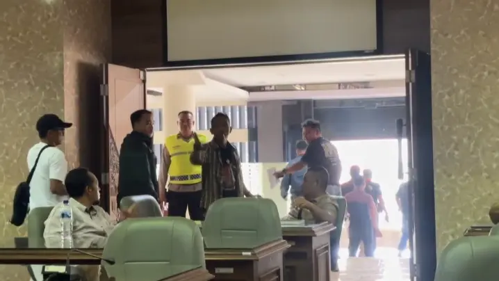 Bupati Rembang Absen, Massa Forrbes Walk Out Saat Audiensi Soal Sengkarut Anggaran di DPRD