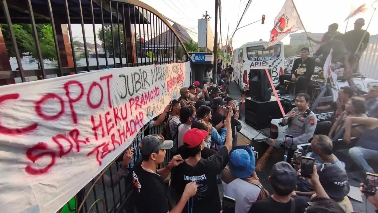 Demo di PN Pati, AMPB Dihadang LSM Lokal Loyalis Sudewo